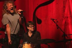 Robert Plant si zazpívá na novém albu Primal Scream