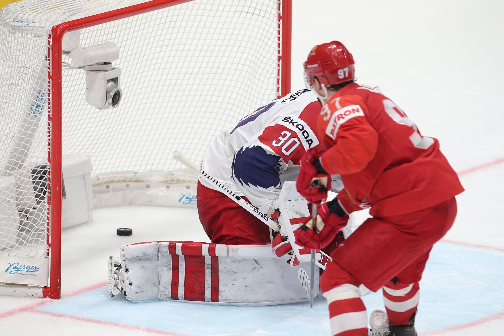 Česko - Rusko na MS v hokeji 2019, zápas o bronz: Nikita Gusev a Šimon Hrubec