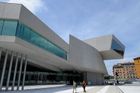 Jeden z jejích profesorů, významný nizozemský architekt Remment Koolhaas, ji nazval "planetou s vlastní oběžnou drahou". Dokonale tak vystihl její další směřování ke hvězdné kariéře, lemované budovami s charakteristickým rukopisem. (Na snímku muzeum moderního umění National Museum of the 21st Century Arts v Římě).
