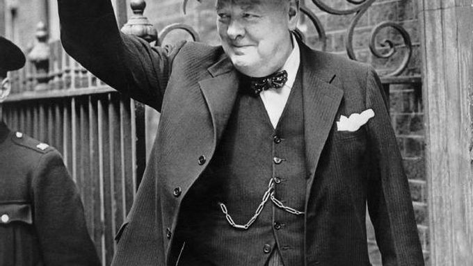 Svými novinovými články Churchill na konci třicátých let výrazně ovlivnil veřejné mínění v Británii a obrátil je proti Hitlerovi.