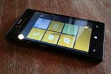 Alcatel One Touch View - S Windows Phone 7.8 Neoficiální informace o novém telefonu One Touch View společnosti Alcatel zveřejnil ruský server hi-tech.mail.ru. Dle informací bude mít telefon 4 palcový displej s rozlišením 480 x 800 obrazových bodů, fotoaparát s rozlišením 5 megapixelu. Poháněn bude jednojádrovým procesorem Scorpion taktovaném na 1 GHz a grafickým procesorem Adreno 200. Velikost operační paměti RAM je 512 MB. Prodej telefonu by měl být v Rusku zahájen na konci roku za cenu pohybující se kolem 260 amerických dolarů.