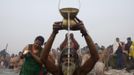 Hindu devotees pray as they attend the first "Shahi Snan" (grand bath) at the ongoing "Kumbh Mela", or Pitcher Festival, in the northern Indian city of Allahabad January 14, 2013. Upwards of a million elated Hindu holy men and pilgrims took a bracing plunge in India's sacred Ganges river to wash away lifetimes of sins on Monday, in a raucous start to an ever-growing religious gathering that is already the world's largest. REUTERS/Jitendra Prakash (INDIA - Tags: RELIGION SOCIETY) Published: Led. 14, 2013, 8:29 dop.