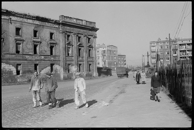 Střední a východní Evropa 50. a 60. let na fotkách amerických fotografů