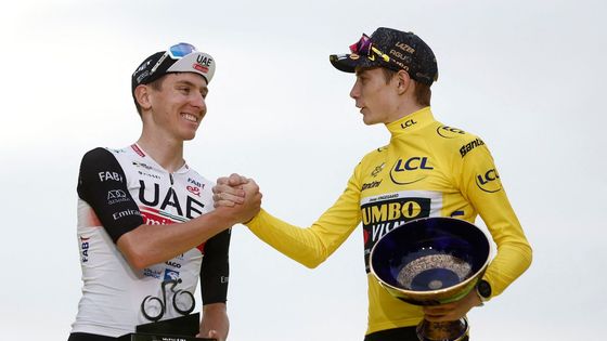 Tadej Pogačar a Jonas Vingegaard v Paříži po skončení Tour de France 2023