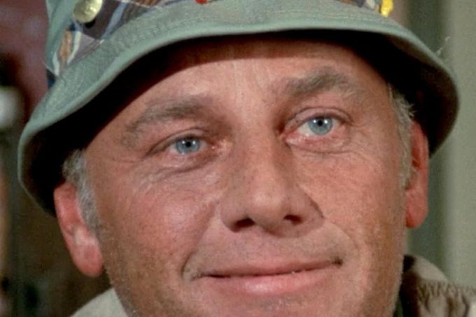 Plukovník Henry Blake (McLean Stevenson).