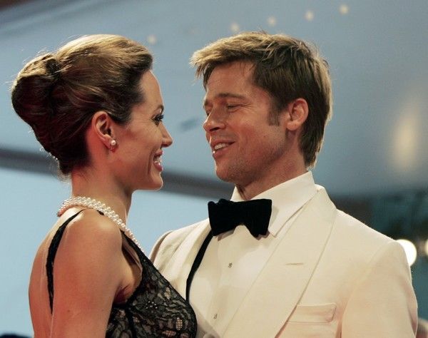 Brad Pitt s Angelinou Jolie na filmovém festivalu v Benátkách.