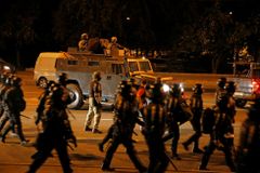 Běloruská policie použila na demonstracích české granáty, píší média. Ukázala i fotky