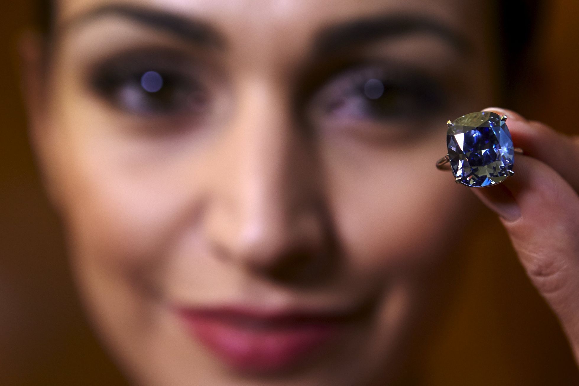 Blue Moon, diamant prodaný za 1,2 miliardy korun v Ženevě.