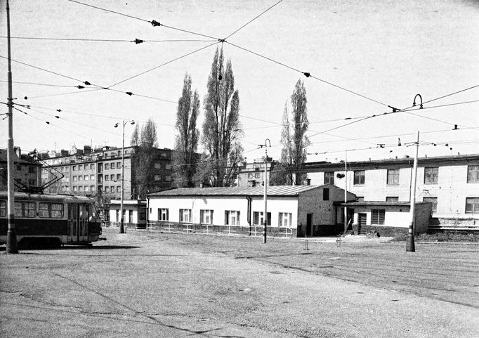 Budova výpravny vozovny. Snímek z roku 1990