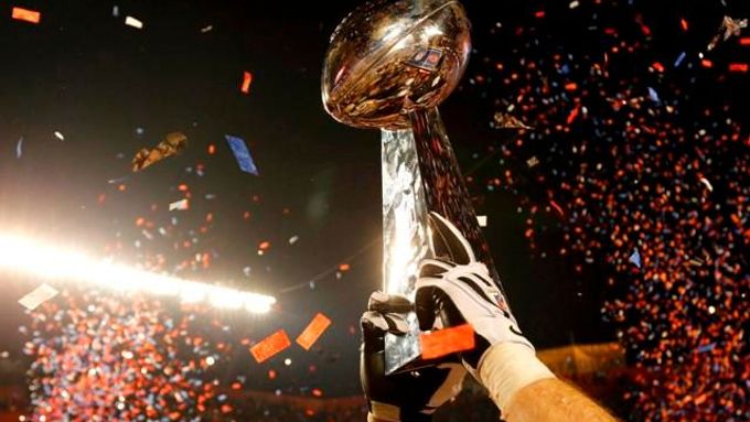 Loni zvedli Super Bowl nad hlavu New Orleans Saints.