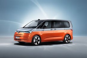 Nový Multivan má ještě blíže k osobním autům. Volkswagen opět cílí na velké rodiny