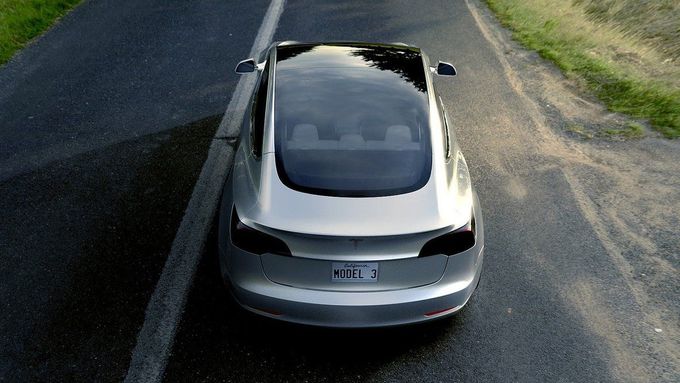 Zatímco na běžné auto zadané do výroby se čeká maximálně několik měsíců, na Model 3 by lidé, kteří nyní složí zálohu, mohli čekat roky.