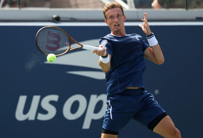 Jiří Lehečka v zápase 3. kola US Open s Raphaëlem Collignonem