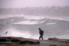 Východní pobřeží Austrálie bičuje "superbouře", Sydney evakuuje obyvatele