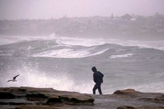 Východní pobřeží Austrálie bičuje "superbouře", Sydney evakuuje obyvatele