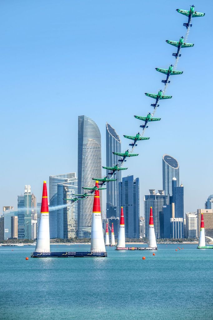 Jošihide Muroja v závodě Red Bull Air Race v Abú Zábí 2019