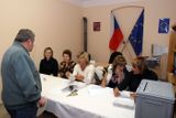 Takhle se čekalo ve volební místnosti v Trokavci na účastníky referenda o radarové základně.