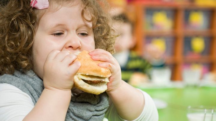 Počet dětí s nadváhou a obezitou roste. Sladkostí přitom konzumují méně než dřív