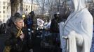 Anti-government protesters pray at a religious statue in Kiev February 21, 2014.