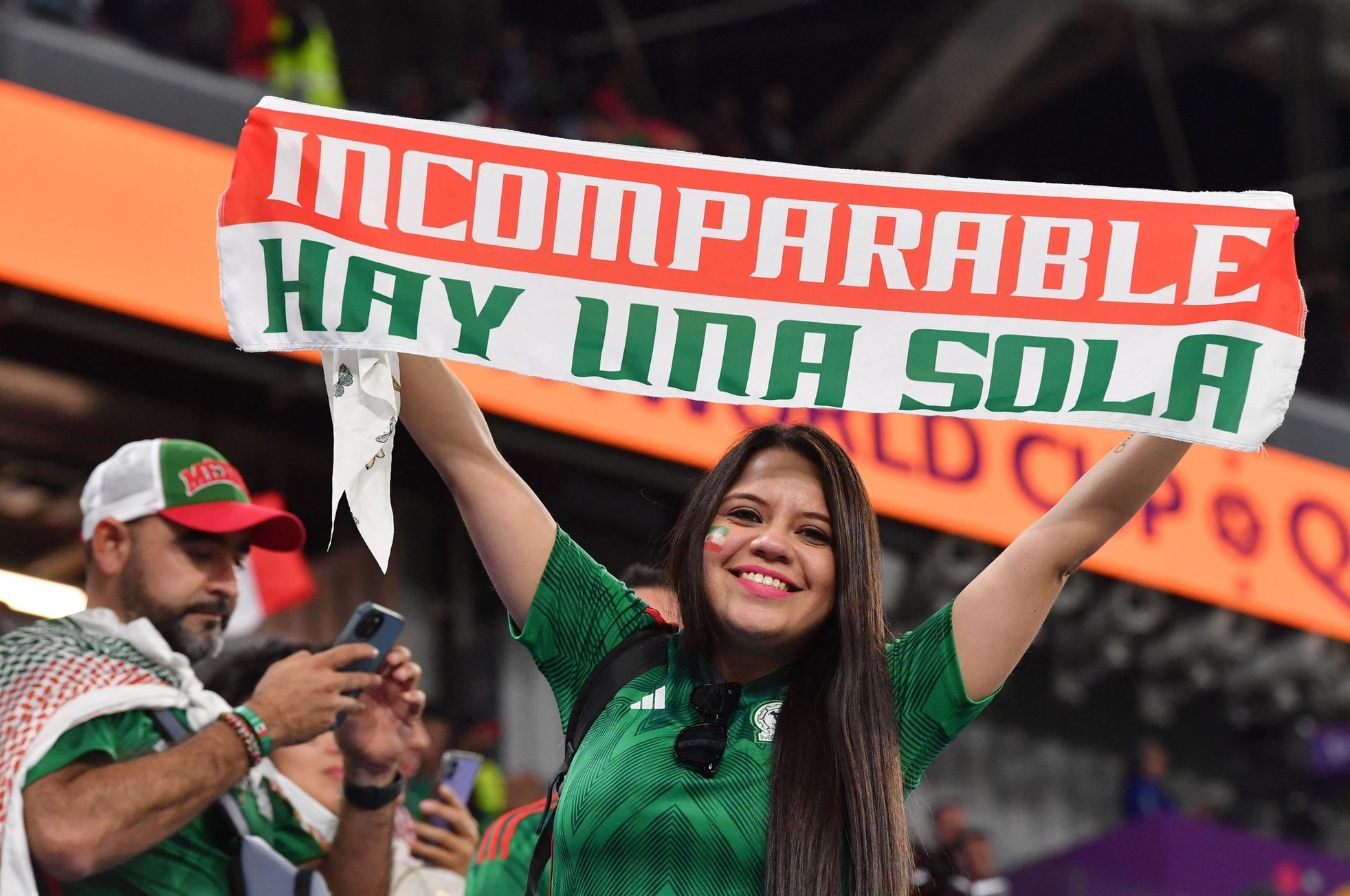 Fanynka Mexika na MS 2022