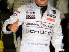 Kimi Räikkönen slaví poté co vybojoval pole position v GP Maďarska.