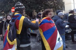 Protest před čínskou ambasádou: promítal se tibetský film