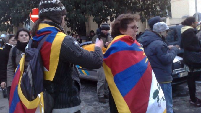 Protest před čínskou ambasádou: promítal se tibetský film