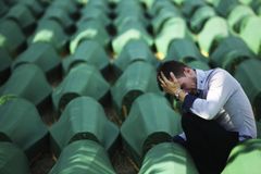 Soud: Nizozemsko nese část viny za masakr ve Srebrenici