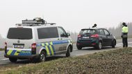 Policie posuzuje důvody na místě, motorista musí prohlásit, že má na voze závadu, kterou je nutné neprodleně opravit, případně uvést, že v jeho okrese se nenachází autoservis jeho značky.