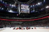 Už v pátečních 20:00 vypukne v Praze boj mezi Philadelphií a Chicagem. Čeští diváci uvidí soutěžní zápas NHL po devíti letech. Ve čtvrtek odpoledne mnozí přišli na otevřený trénink.