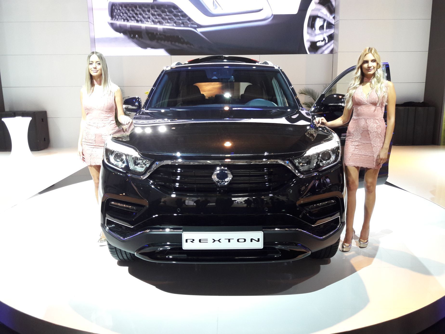 Auta a holky IAA Frankfurt 2017
