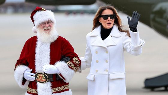 Obrazem: Když se Santa potká s první dámou. Vánoce dorazily i na základnu mariňáků