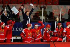 Komentář: Češi a spol. u dna. Slabé týmy hvězdě vadily, teď převracejí MS naruby