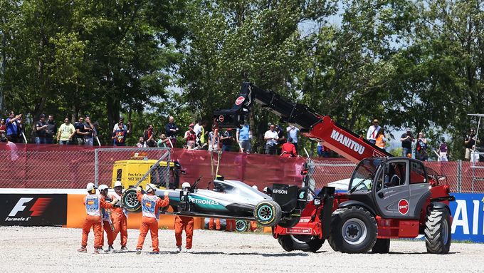 Poškozený vůz Nica Rosberga.