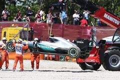 Barcelonské divy: Mladíček Verstappen využil vybíjené Mercedesu