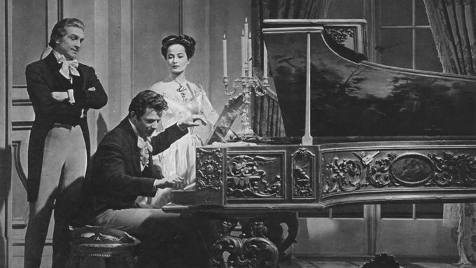 Z amerického biografického snímku A Song to Remember (1945). Stephen Bekassy, Cornel Wilde v roli Fryderyka Chopina a Merle Oberonová jako George Sandová.