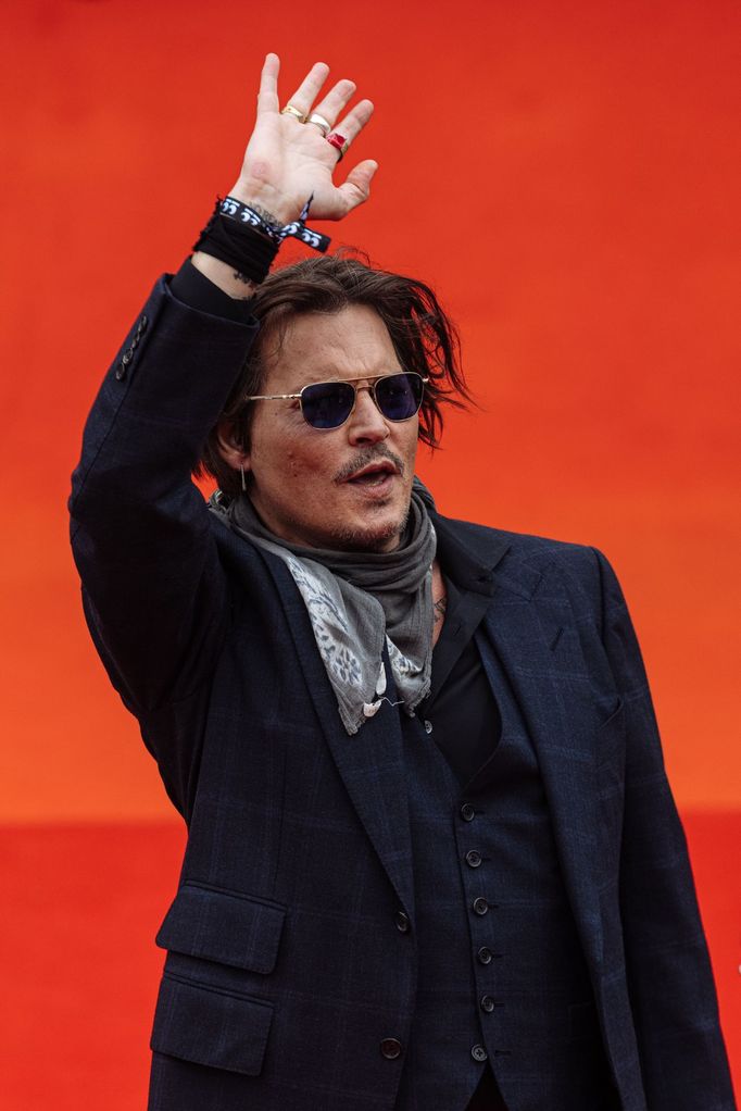 Johnny Depp v pátek odpoledne před Thermalem.