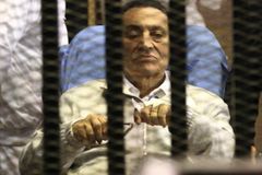 Mubarak a jeho synové dostali tři roky vězení, rozhodl soud