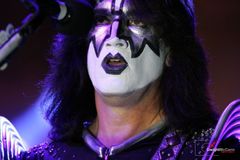 Veteráni Kiss se po letech vrátili do hitparád