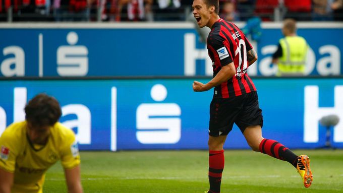 Václav Kadlec měl v zápase ve Stuttgartu na kopačce vítězný gól, svou gólovou sérii však neprodloužil.