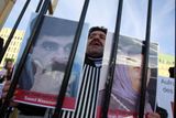 14. 2. - Íránský protest tvrdě ukončila policie, vůdce zavřela. Více najdete v článku - zde