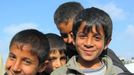 Bez domova z cihel, ale veselé. Děti jako každé jiné. Tyhle žily ve stanech. Pásmo Gazy.