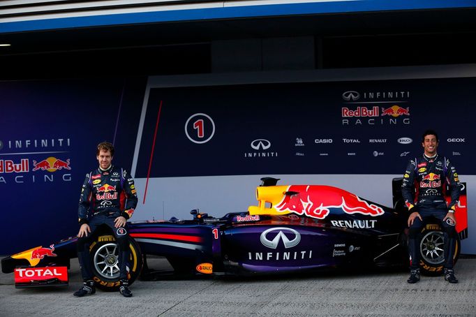 Sebastian Vettel a Daniel Ricciardo představují nový Red Bull RB10