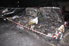 Pokus o vraždu, říká policie o výbuchu auta v Měcholupech