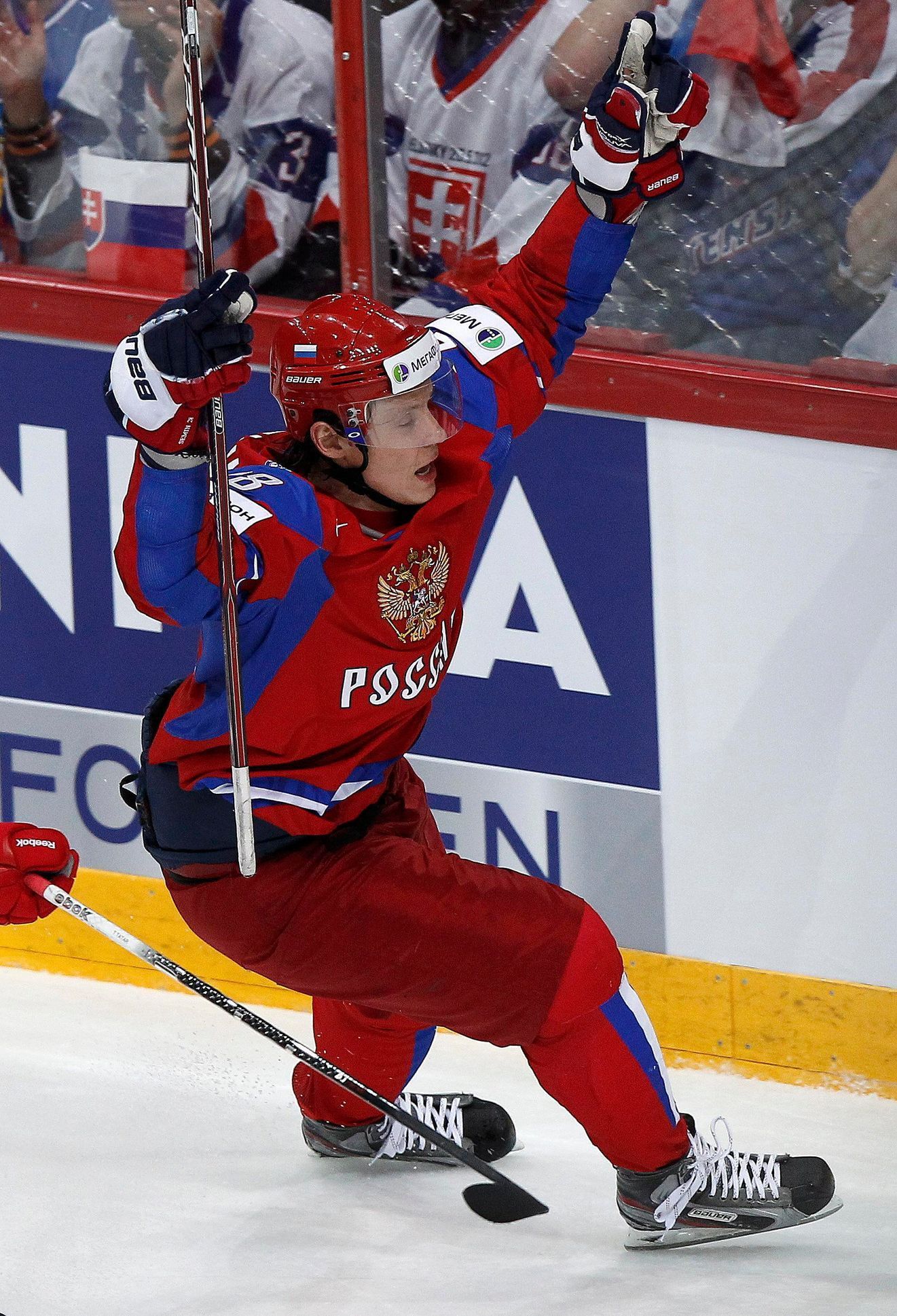 Sjomin se raduje z vyrovnávacího gólu ve finále MS Rusko - Slovensko
