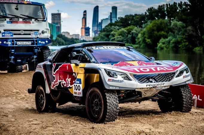 Peugeot DKR na Silk Way Rallye