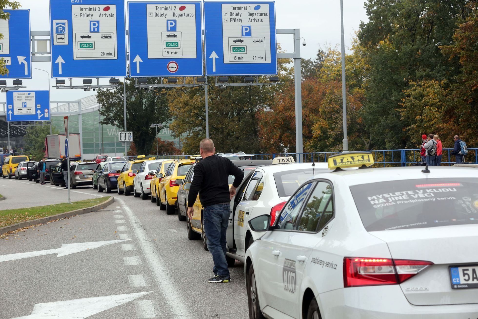 Taxikáři blokují cestu k letišti