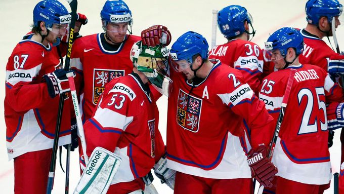 Čeští hokejisté by potřebovali na šampionátu postoupit do čtvrtfinále nejen kvůli cti, ale také kvůli vysokým účtům.