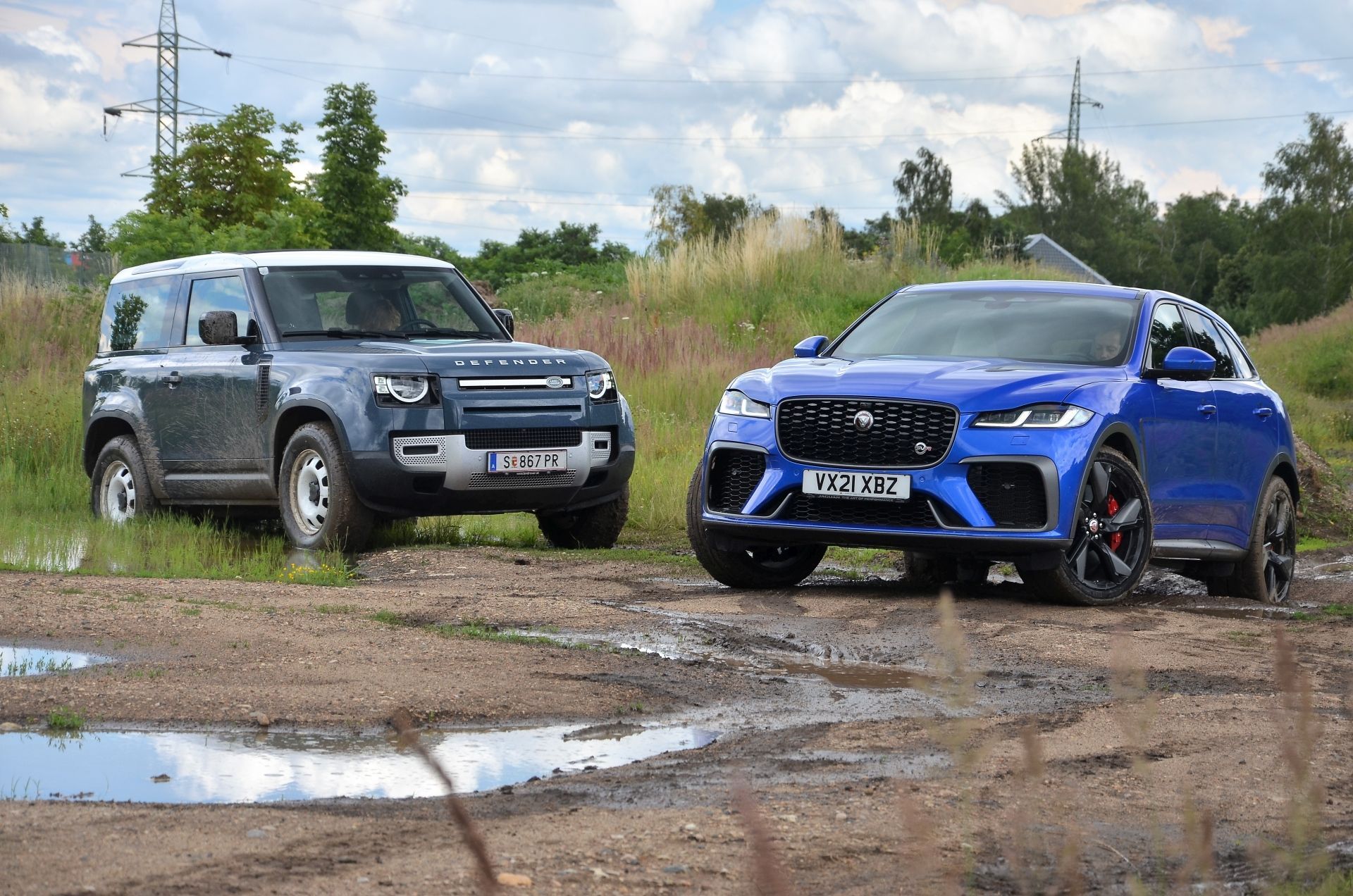 Land Rover 90 Jaguar F-Pace SVR