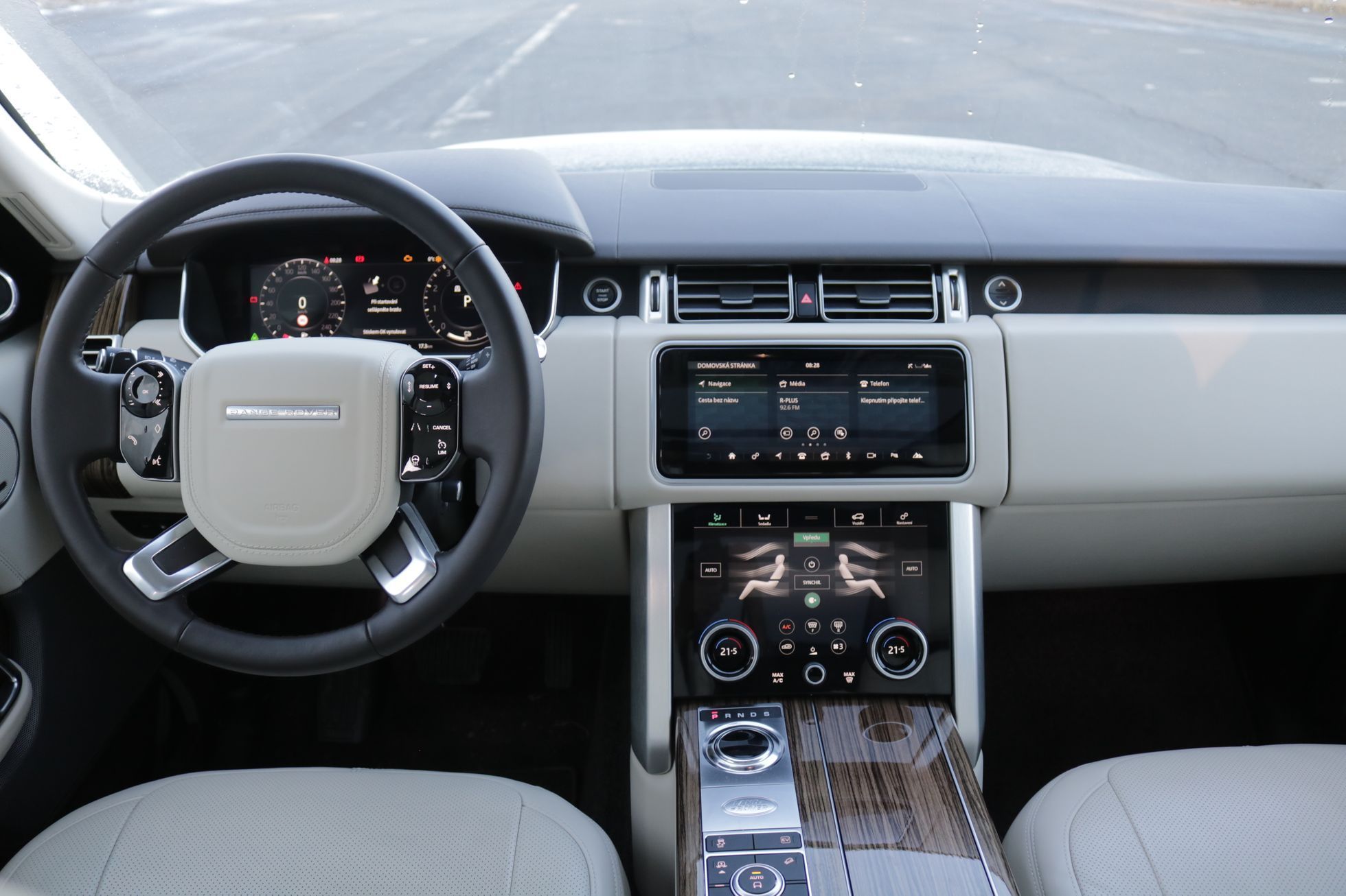 Range Rover P400e hybrid 2019